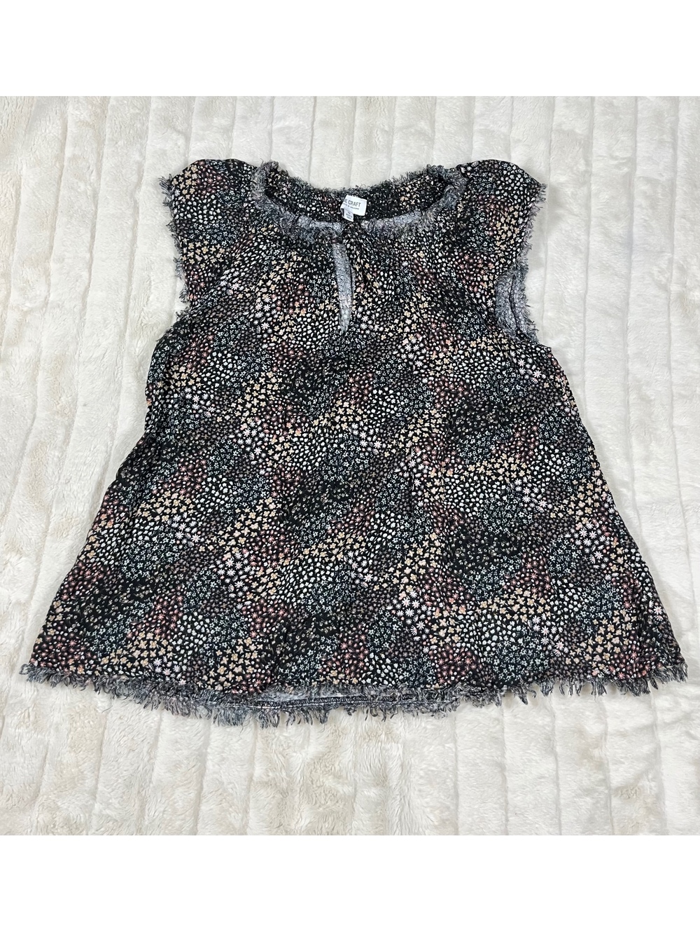 Dark Floral M Fringe Hem Sleeveless Witchy Fall Keyhole Casual Top